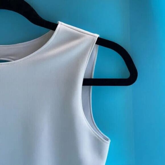 NWOT Boulee Women's White Crew Neck Open Back Peplum Sleeveless Top Size 2 - Picture 3 of 11